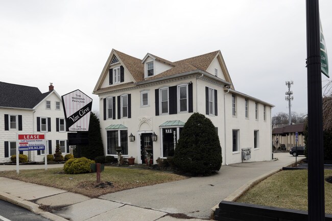 Plus de détails pour 68 E Lancaster Ave, Paoli, PA - Commerce de détail à louer