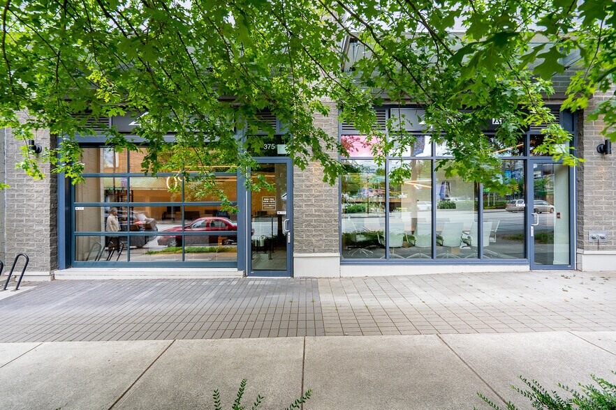 379 E Broadway, Vancouver, BC à vendre - Photo du bâtiment - Image 2 de 9