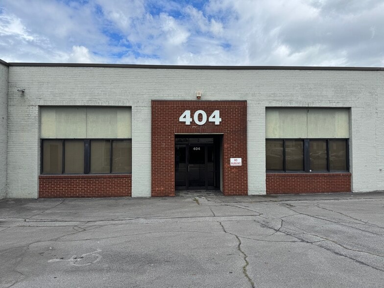 404 E Market St, Kingsport, TN for lease - Interior Photo - Image 2 of 2