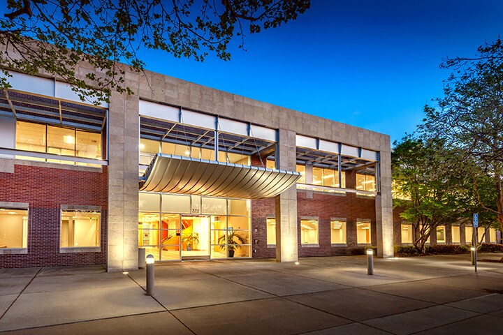 2730 Gateway Oaks Dr, Sacramento, CA à louer Photo principale- Image 1 de 8