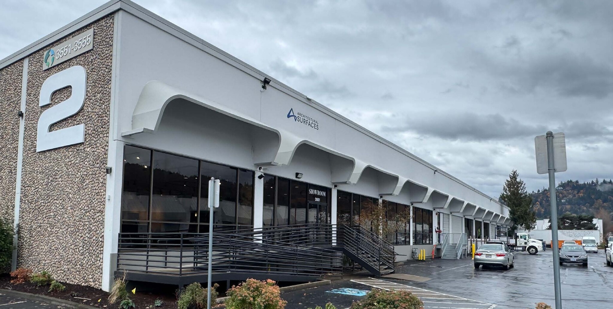 3571-3599 NW Yeon Ave, Portland, OR à louer Photo du bâtiment- Image 1 de 4