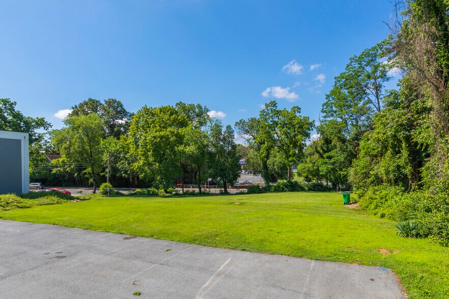 Knowles Ave & Summit Ave, Kensington, MD à louer - Photo de construction - Image 3 de 3