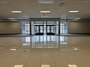 501 Columbia Tpke, Rensselaer, NY à louer Photo intérieure- Image 1 de 7