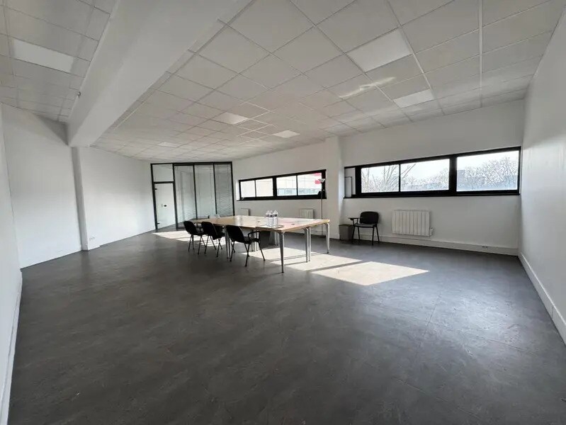 Bureau dans Saint-Denis à louer Photo du bâtiment- Image 1 de 14