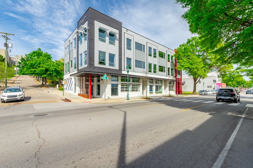 401 E Martin Luther King Blvd, Chattanooga, TN à louer - Photo du bâtiment - Image 3 de 10