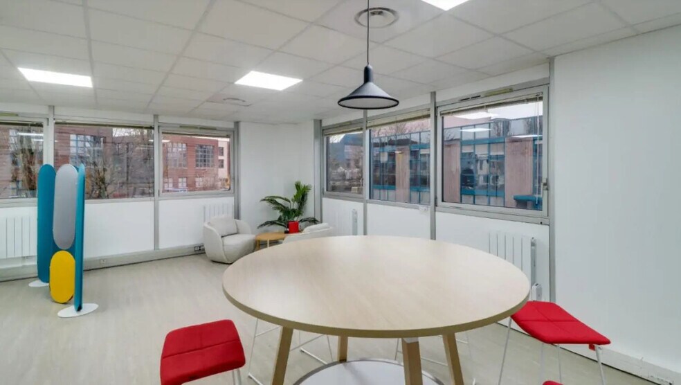 Flex in Villiers-sur-Marne for lease - Interior Photo - Image 3 of 14