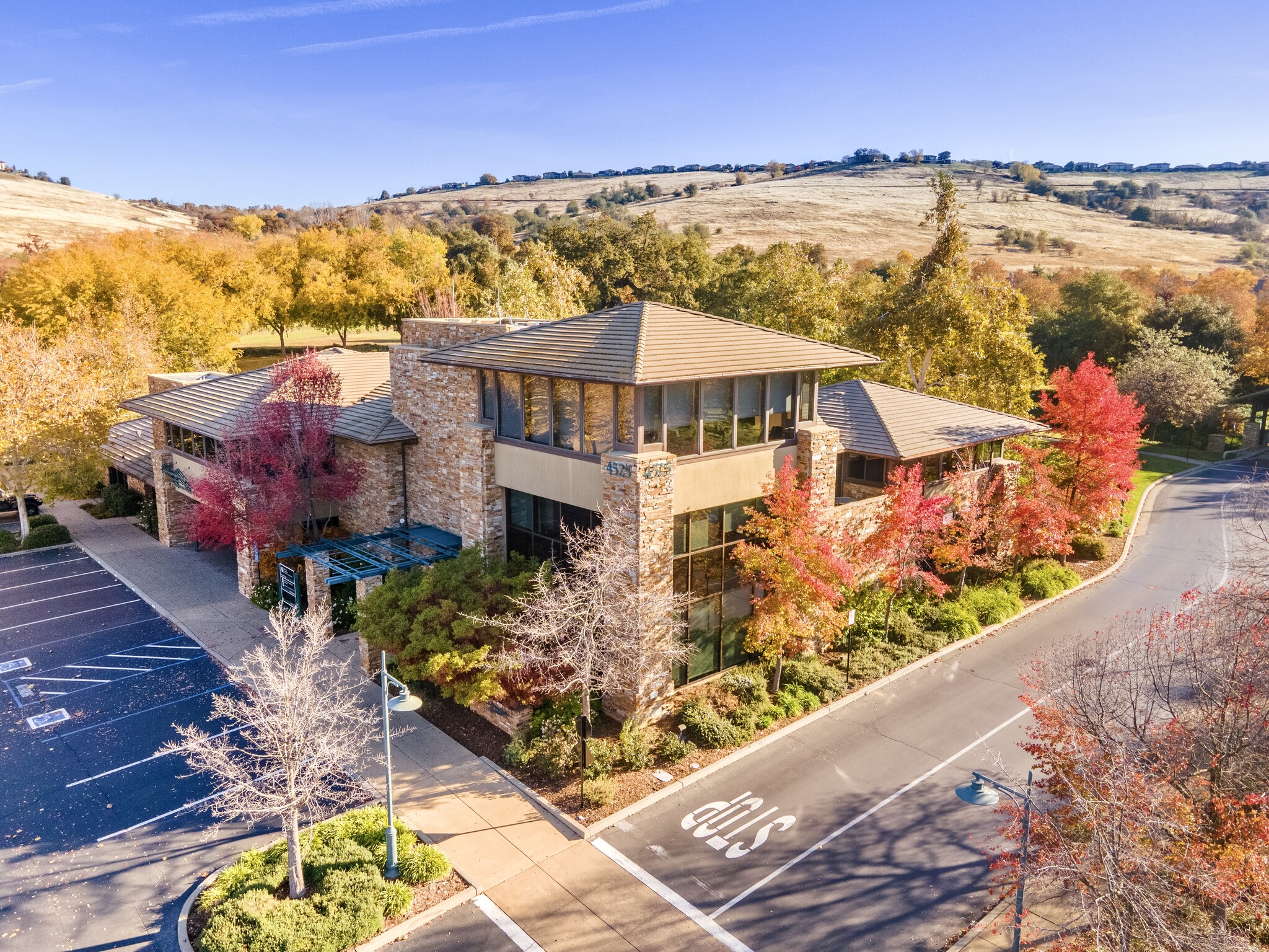 4525 Serrano Pky, El Dorado Hills, CA à vendre Photo du b timent- Image 1 de 1