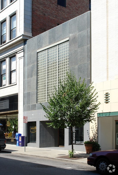 37 Haywood St, Asheville, NC à louer - Photo principale - Image 1 de 5