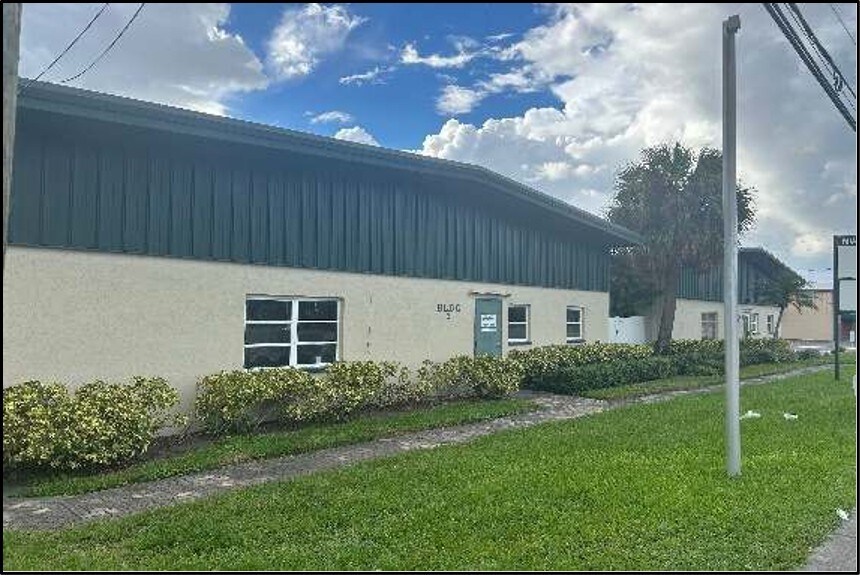 13195 N 49th St N, Clearwater, FL à louer - Photo du bâtiment - Image 3 de 18