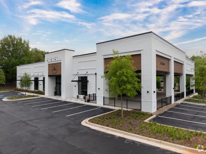 142 S Main St, Alpharetta, GA for lease - Primary Photo - Image 1 of 5