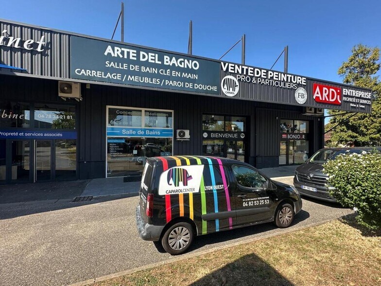 Retail in Craponne for lease - Building Photo - Image 1 of 6
