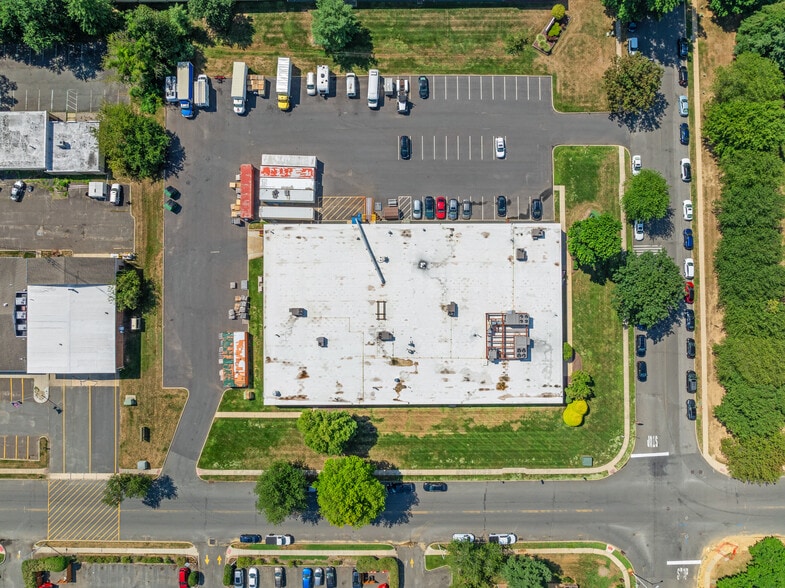 55 Lake Dr, East Windsor, NJ for sale - Building Photo - Image 2 of 5