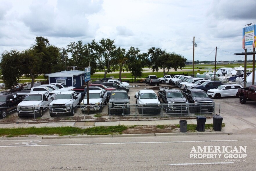 7861 Tamiami Trl, Sarasota, FL for lease - Building Photo - Image 1 of 9