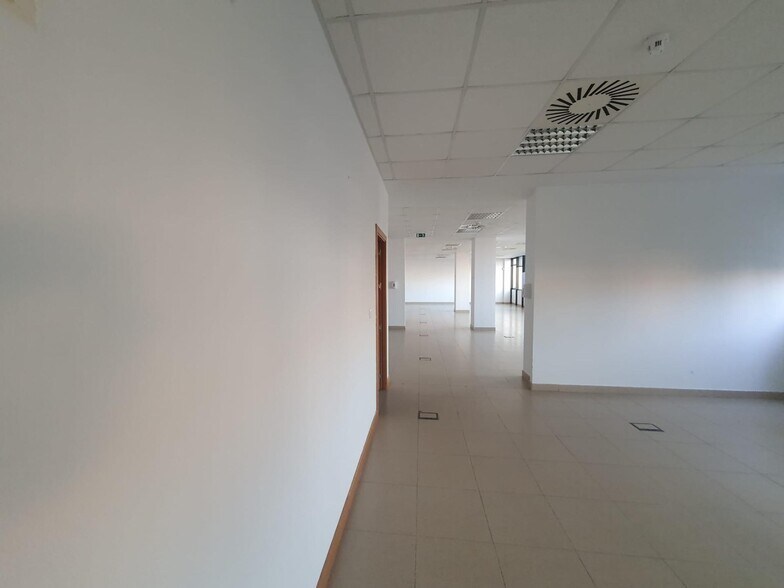 Bureau dans Tomares à louer - Photo du bâtiment - Image 3 de 15