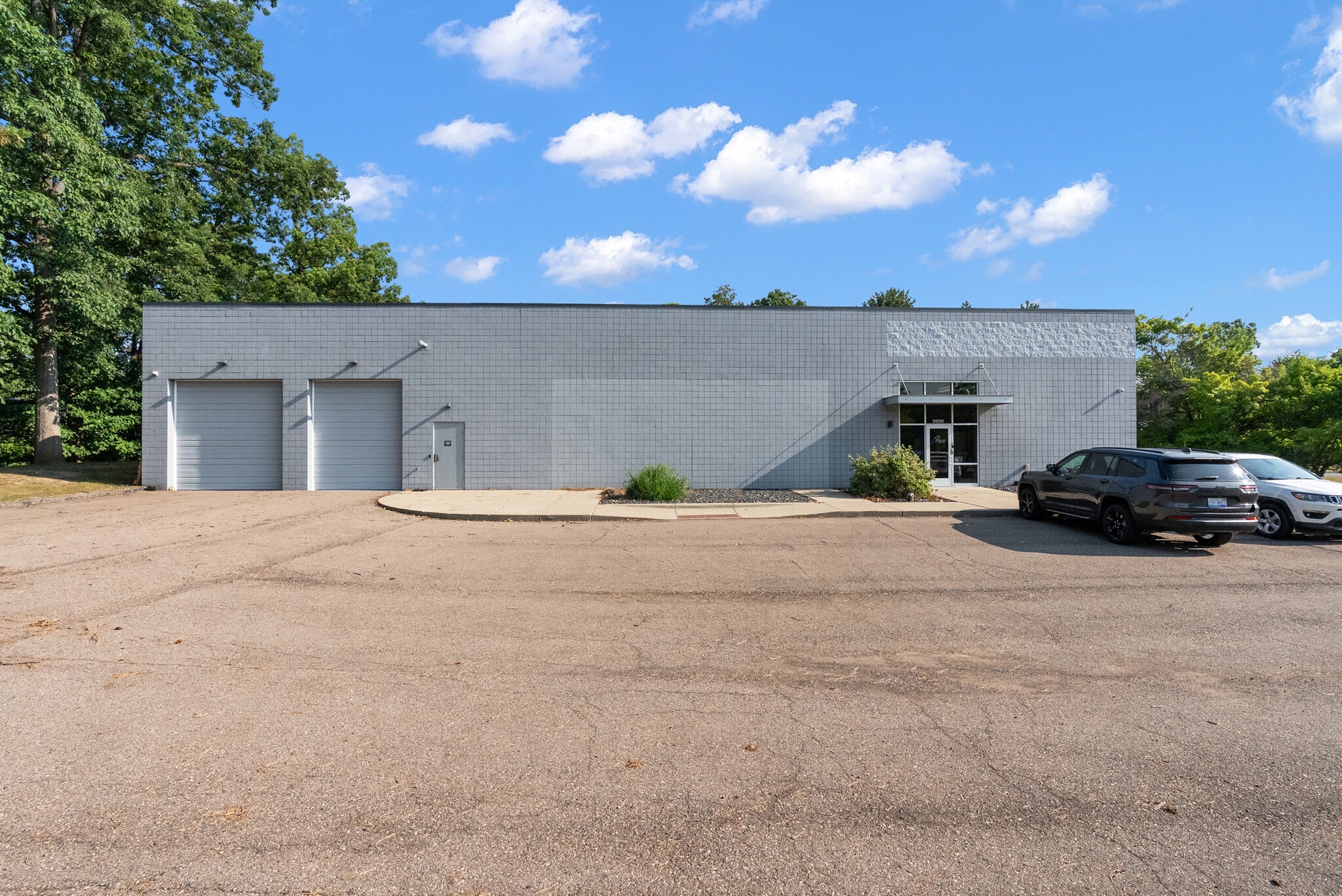 29235 Lorie Ln, Wixom, MI for sale Primary Photo- Image 1 of 2