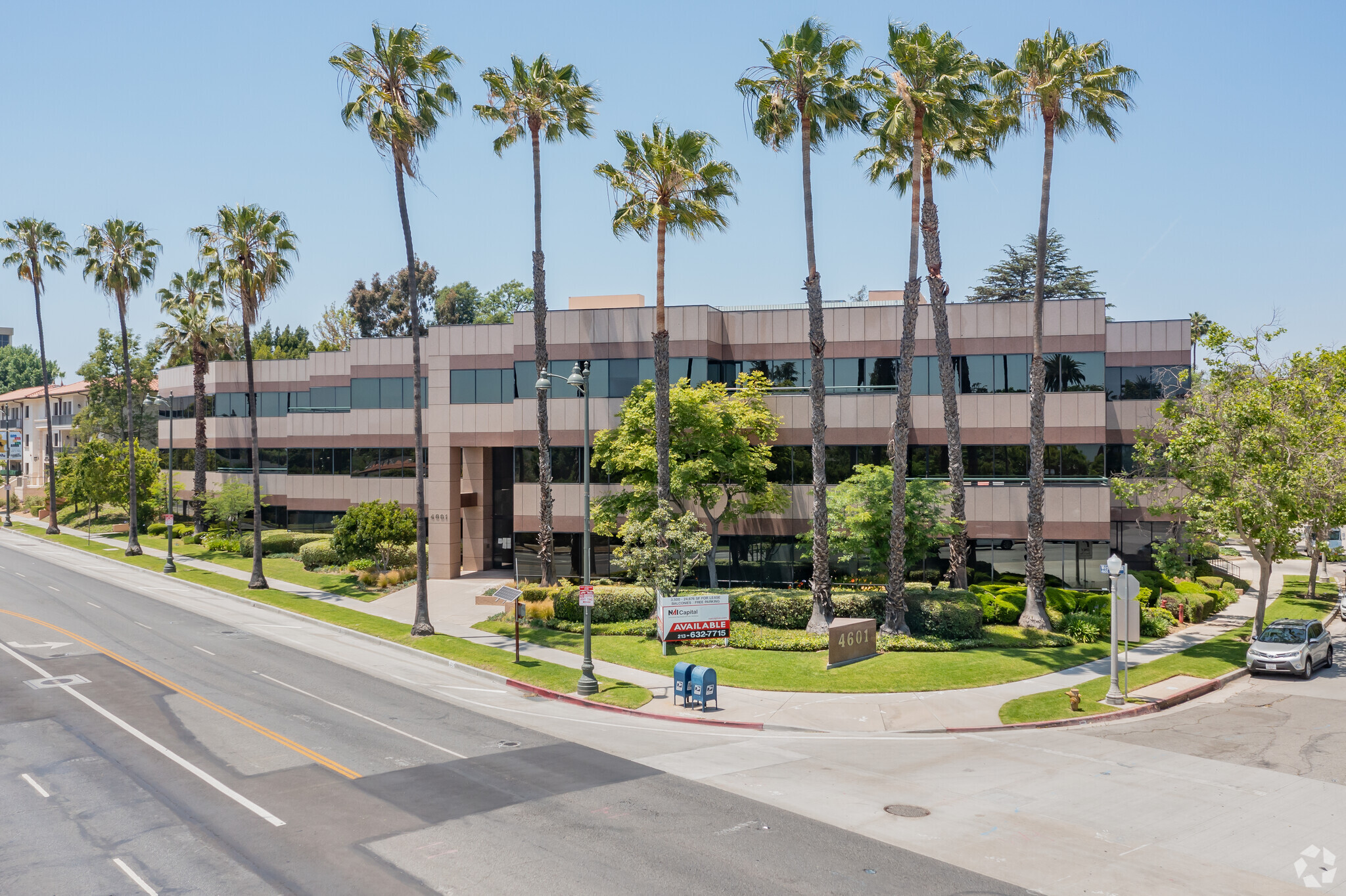 4601 Wilshire Blvd, Los Angeles, CA à louer Photo principale- Image 1 de 10