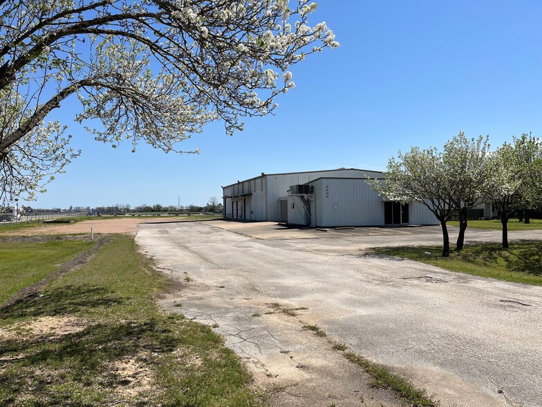 2009 Hatfield Rd, Pearland, TX for lease - Primary Photo - Image 1 of 12