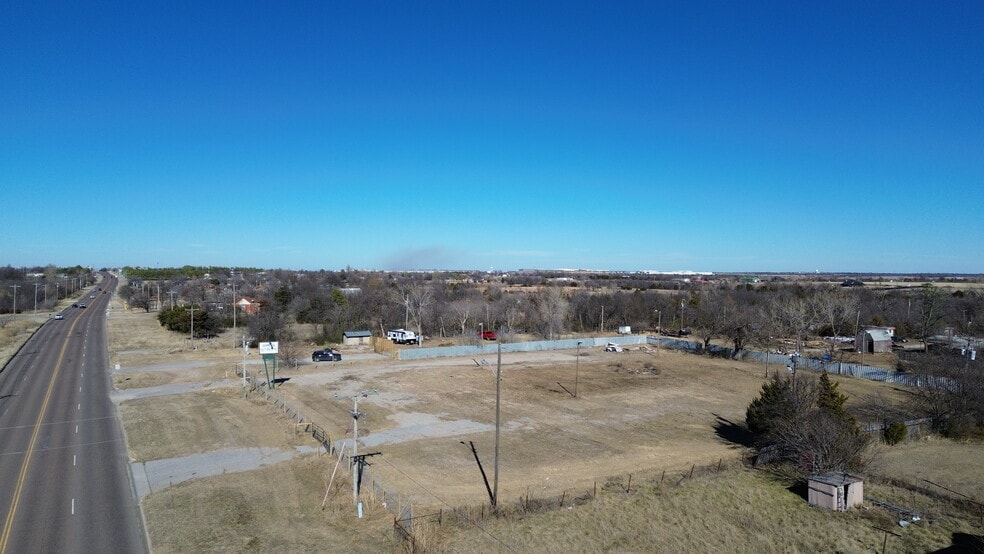 10300 S Sooner Rd, Oklahoma City, OK à vendre - Photo du bâtiment - Image 3 de 4