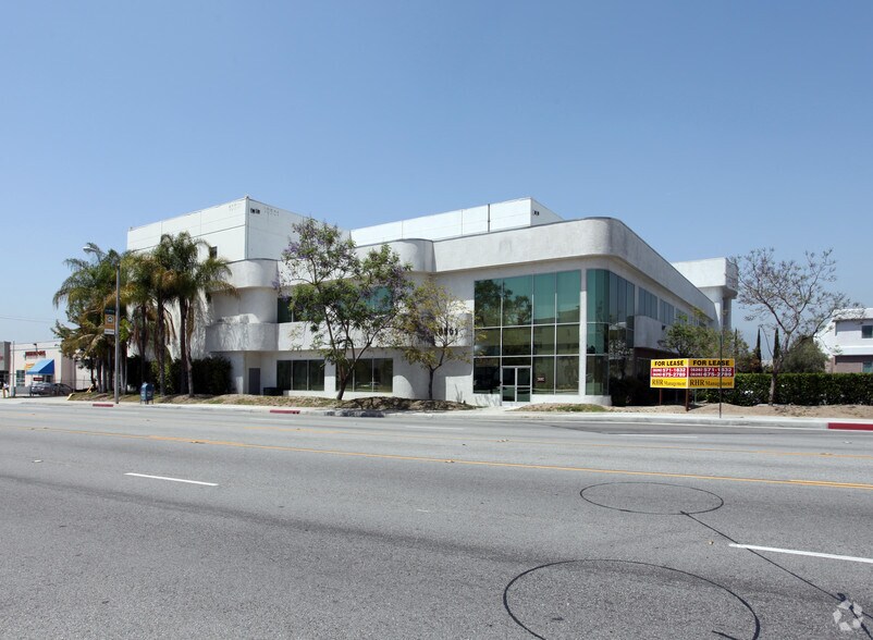 10501 Valley Blvd, El Monte, CA à louer - Photo du bâtiment - Image 3 de 4