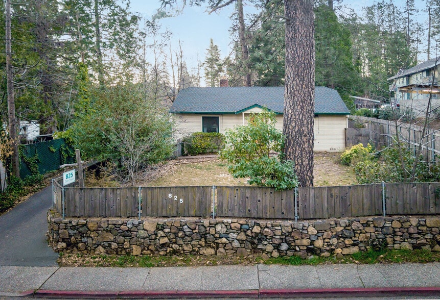 825 Zion St, Nevada City, CA à vendre - Photo du bâtiment - Image 3 de 39