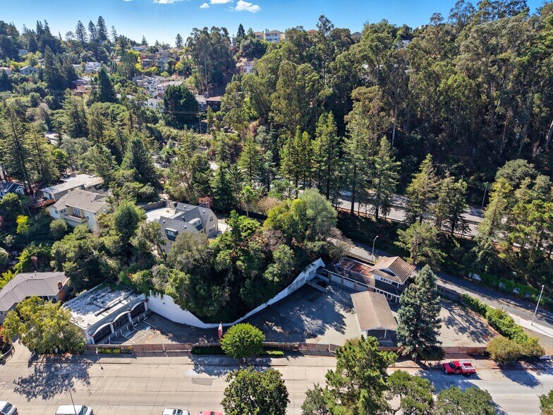 Montclair Service Station portefeuille de 2 propriétés à vendre sur LoopNet.ca - Photo du bâtiment - Image 3 de 4