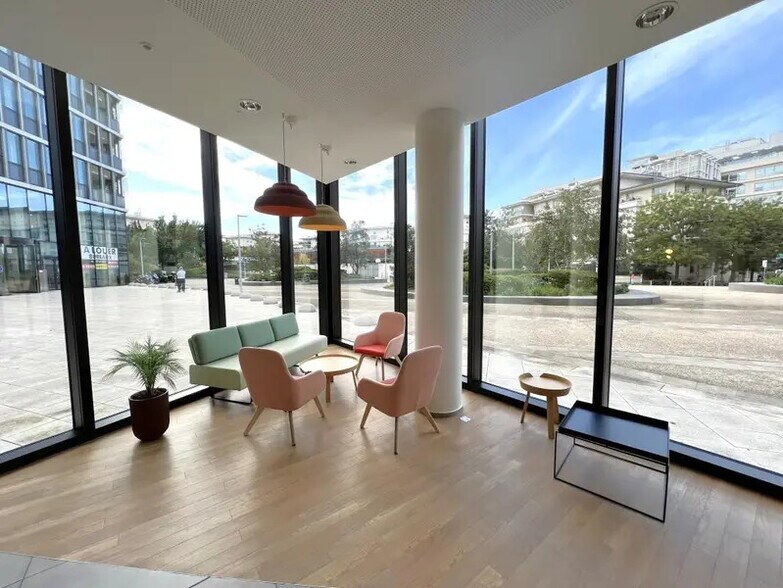 18-20 Rue Des Deux Gares, Rueil-Malmaison à louer - Hall d’entrée - Image 3 de 48