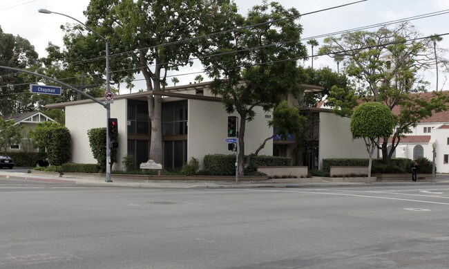 Plus de détails pour 850 E Chapman Ave, Orange, CA - Bureau à louer