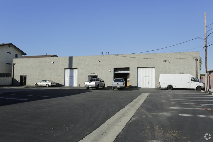 13105-13105 Yukon Ave, Hawthorne, CA for sale - Building Photo - Image 2 of 3