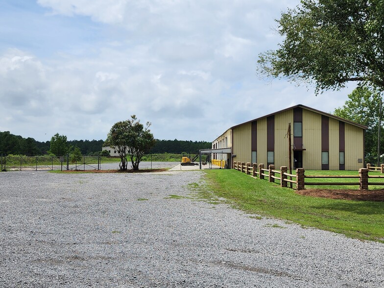 1227 Old Whitesville Rd, Moncks Corner, SC for lease - Primary Photo - Image 1 of 32