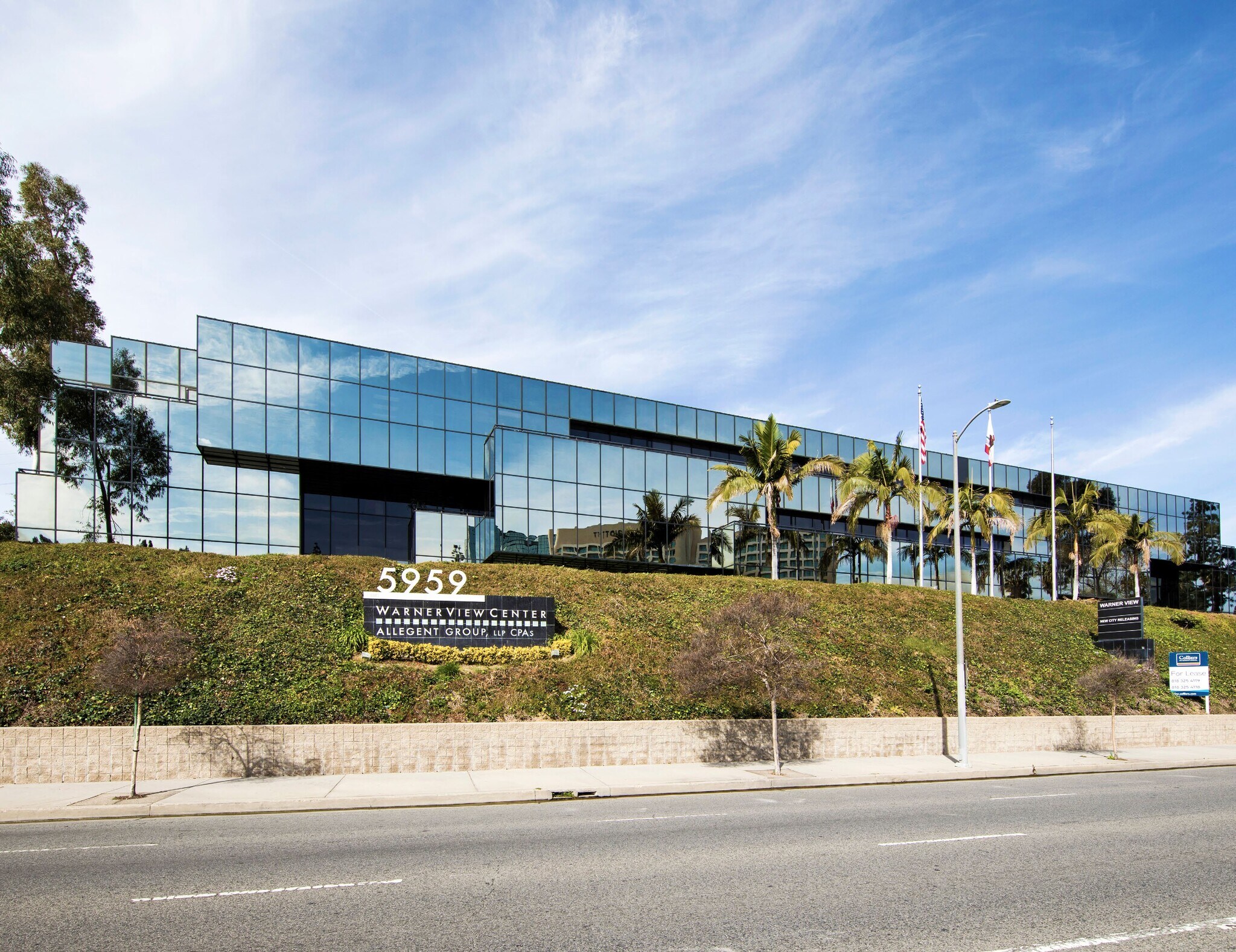 5959 Topanga Canyon Blvd, Woodland Hills, CA à louer Photo principale- Image 1 de 10