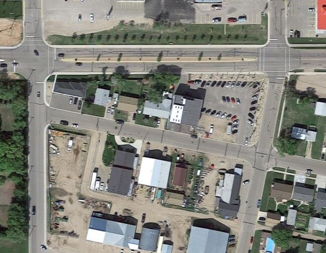 Plus de détails pour 505 Central St W, Warman, SK - Commerce de détail à vendre