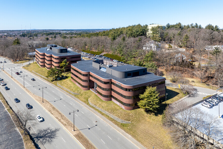 10 Burlington Mall Rd, Burlington, MA à louer - Photo du bâtiment - Image 3 de 5