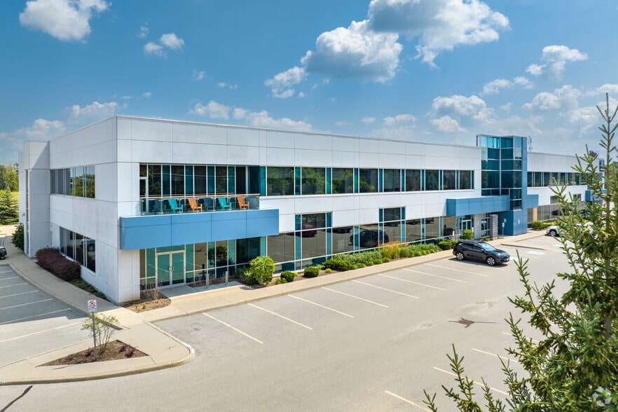 630 Weber St N, Waterloo, ON à louer - Photo du bâtiment - Image 2 de 4