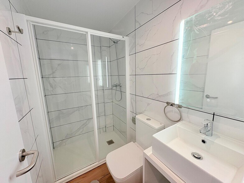 Calle Antolín López Peláez, 29, Ponferrada, León à vendre - Photo du bâtiment - Image 3 de 35