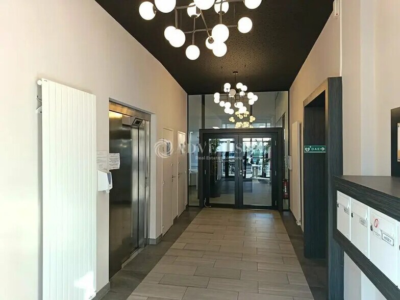 Office in Lille for lease - Lobby - Image 2 of 8