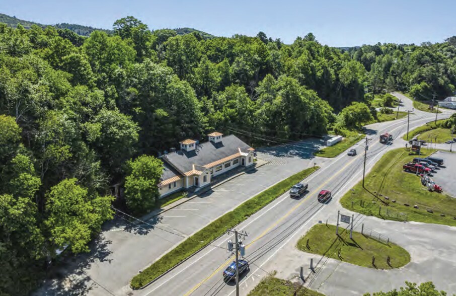 626 Broad St, Lyndonville, VT for lease - Building Photo - Image 3 of 8