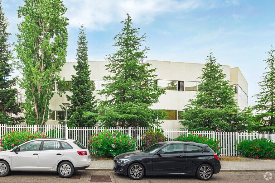 Ronda Poniente, 2, Tres Cantos, Madrid à louer - Photo du bâtiment - Image 2 de 5