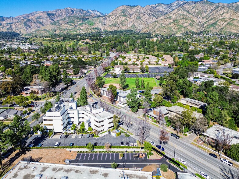670 N Rosemead Blvd, Pasadena, CA à vendre - Photo du bâtiment - Image 3 de 8