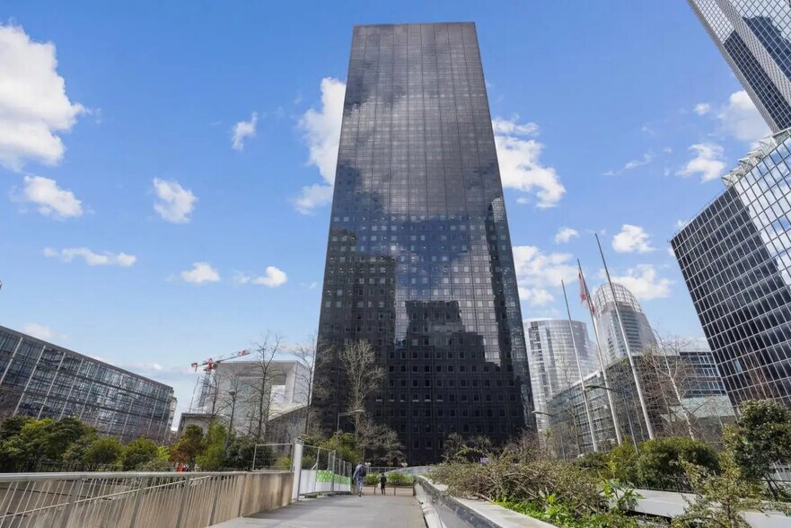 Bureau dans Courbevoie à louer - Photo du bâtiment - Image 2 de 12