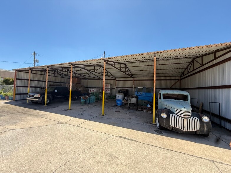 1704 NW 6th St, Oklahoma City, OK for lease - Building Photo - Image 3 of 20