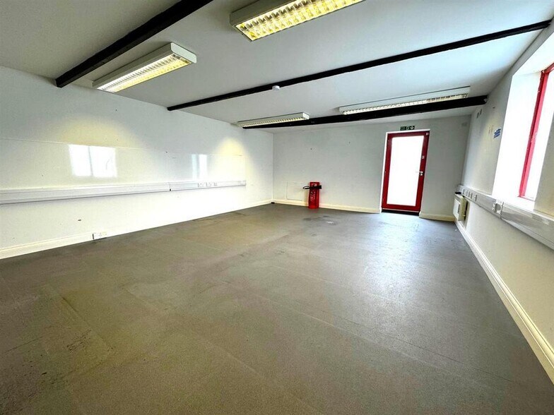 9 Brogdale Rd, Faversham à louer - Photo du bâtiment - Image 3 de 6