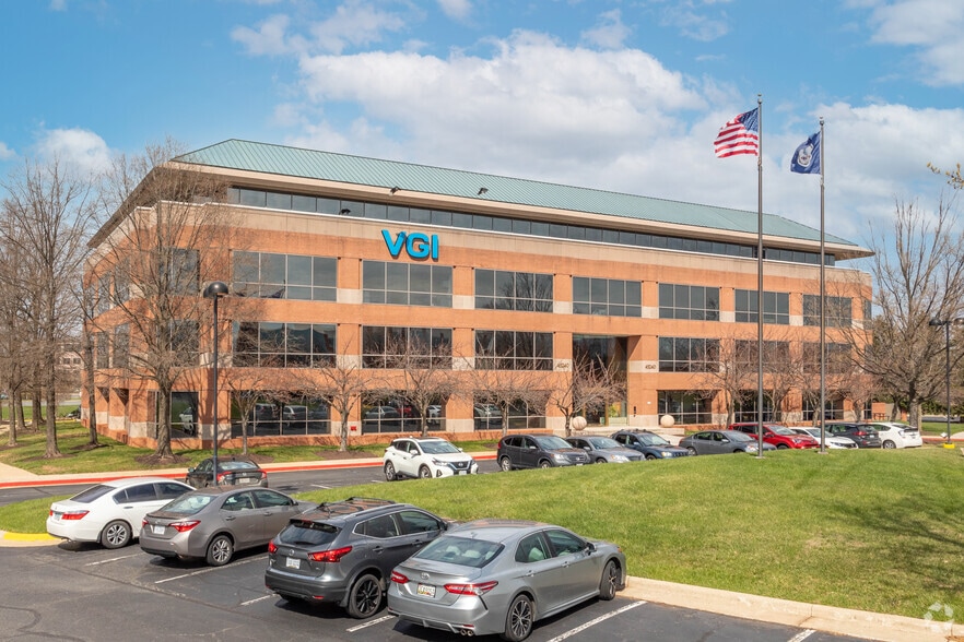 45240 Business Ct, Sterling, VA for lease - Building Photo - Image 1 of 9