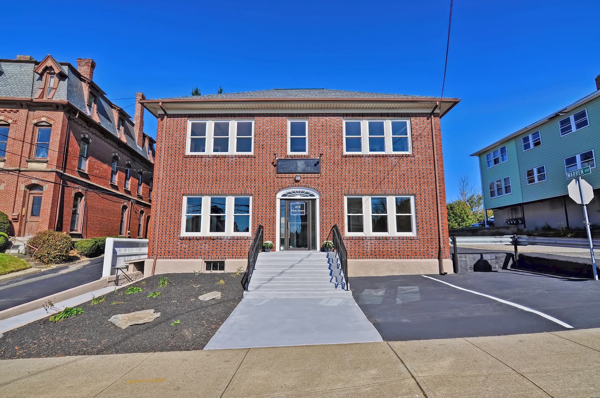 1078 Main St, Leicester, MA à louer Photo principale- Image 1 de 51