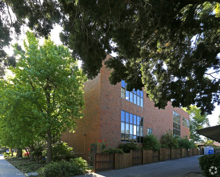 2110 Forest Ave, San Jose, CA à louer - Photo du bâtiment - Image 3 de 6