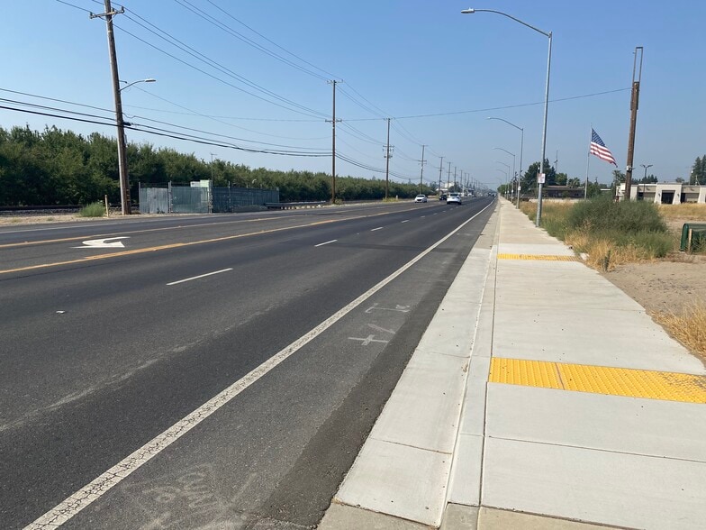 3100 and 3200 McHenry Ave, Escalon, CA for sale - Building Photo - Image 2 of 16
