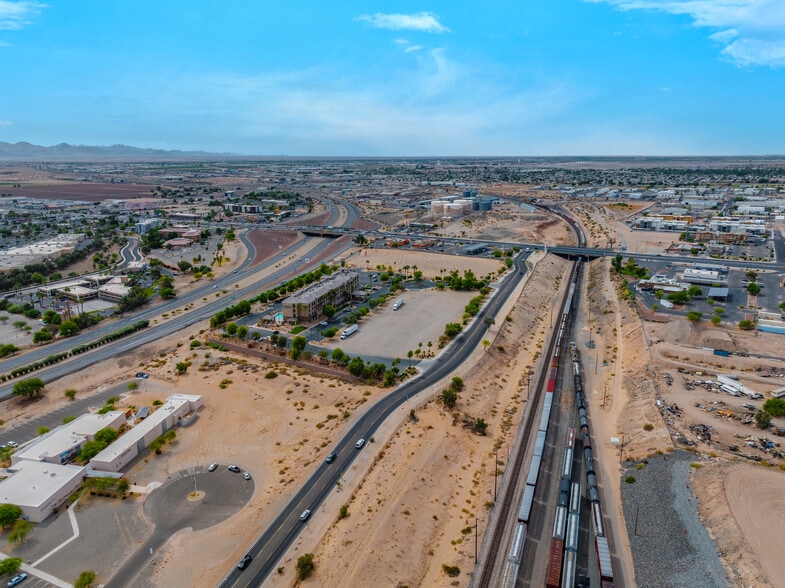 Redondo Center Dr, Yuma, AZ à vendre - Photo du bâtiment - Image 2 de 3