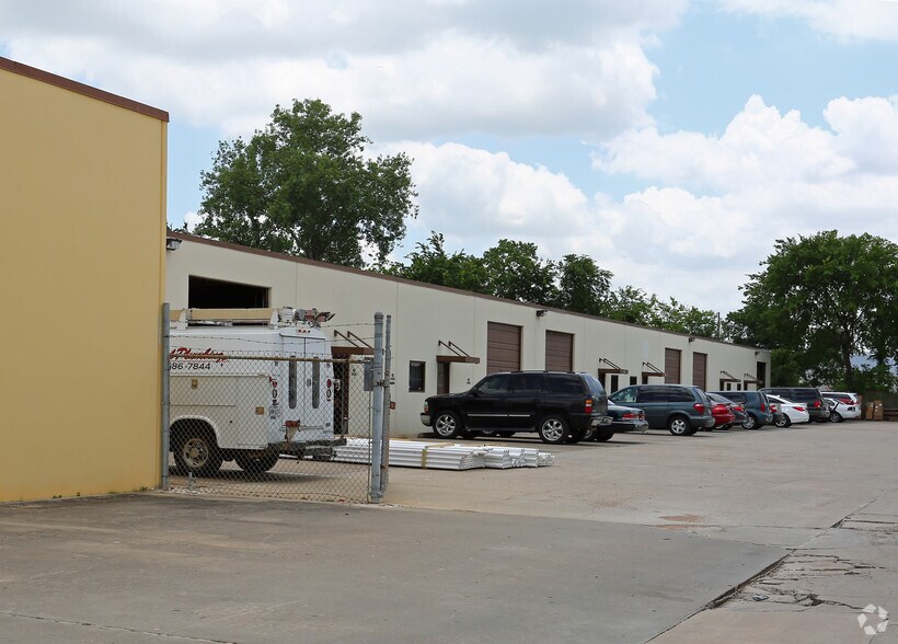 7027 Belgold St, Houston, TX à louer - Photo du bâtiment - Image 2 de 3