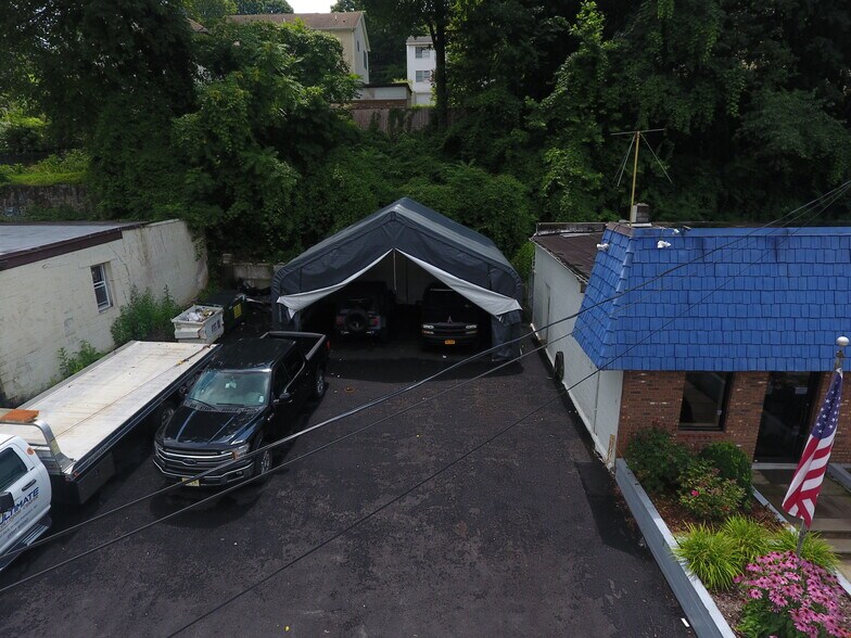 1561 Park St, Peekskill, NY à vendre - Photo du bâtiment - Image 2 de 4