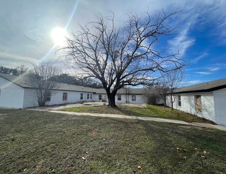 1405 W Storey St, San Saba, TX à vendre - Photo du bâtiment - Image 3 de 34