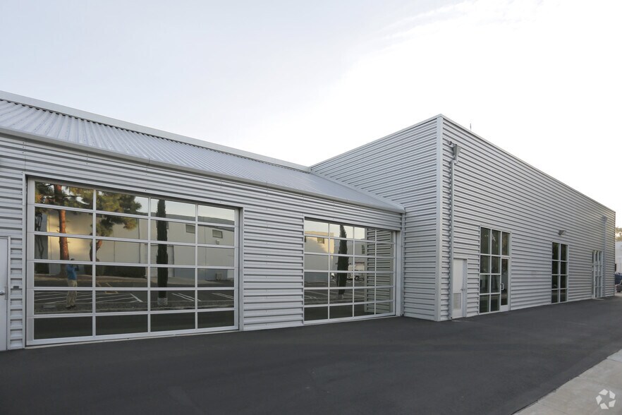 3185-3189 Pullman St, Costa Mesa, CA à louer - Photo du bâtiment - Image 3 de 21